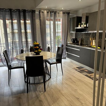 Gorgeous 2 Bedrooms Holiday Apartement Nizza Exterior foto